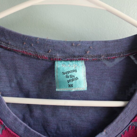 Magenta & Indigo cropped shirt with Aztec triangle cutouts. XS - Picture 3 of 3